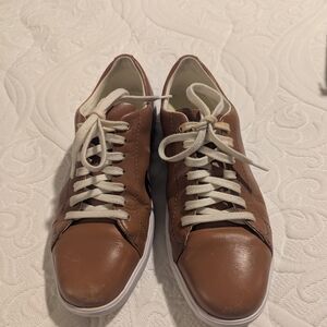 Cole Hahn Classic Tan Women's Sneakers. Still In Good Condition.